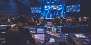 How are Powered Mixers Transforming Live Sound in Small Venues?